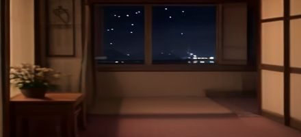 深夜小剧场观众在黑暗卧室中用手机观看短剧，屏幕光映照在脸上